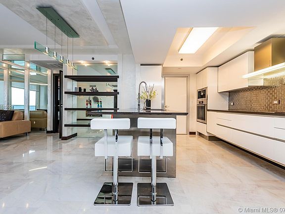 4th image of 17201 Collins Ave