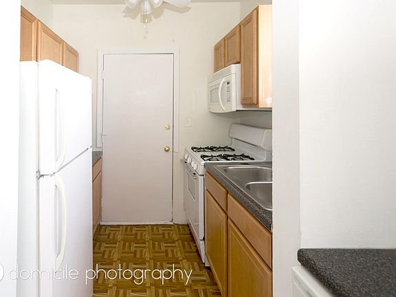 3rd image of 3158 N Kedzie Ave #3