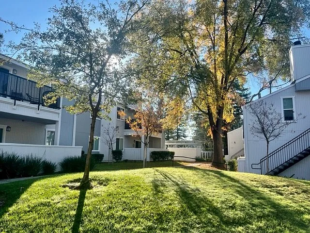 Heather Downs Apartments — Photo 2
