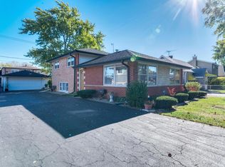 9323 S 80th Ct, Oak Lawn, IL 60457