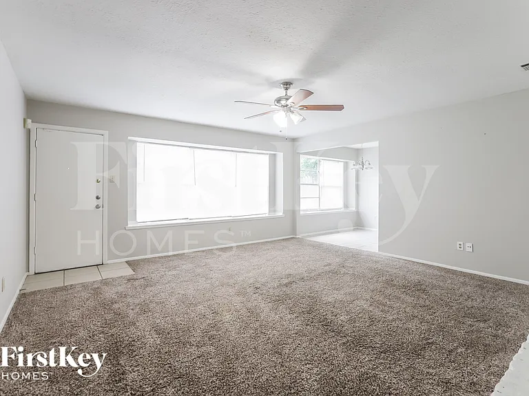 4426 Adonis Dr — Photo 4