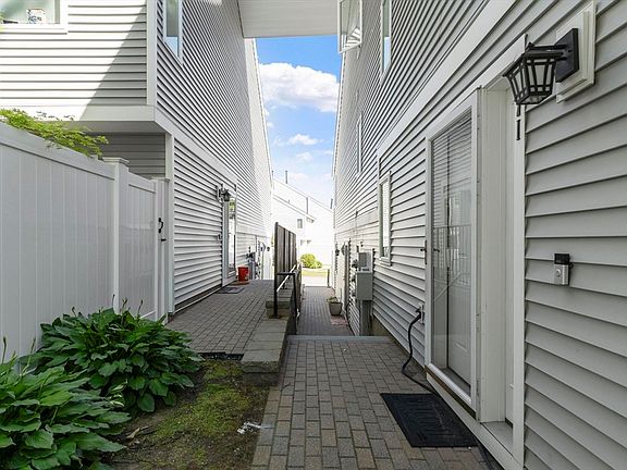5th image of 37 Meadow Pond Dr APT I