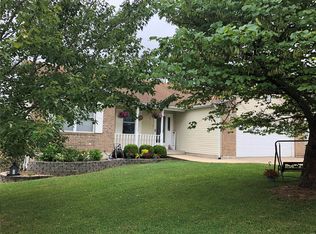 1371 Oakridge Estates Dr, Saint Clair, MO 63077