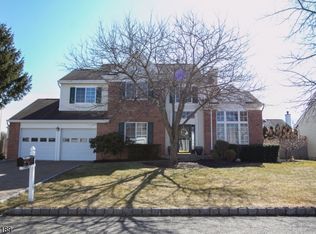 9 Wood Duck Cv, Oak Ridge, NJ 07438