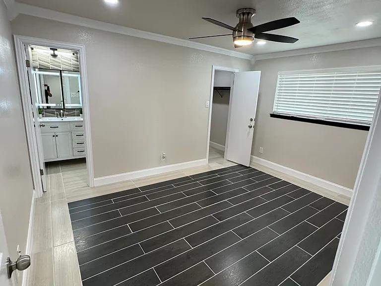 1705 Hawthorne Ln — Photo 13