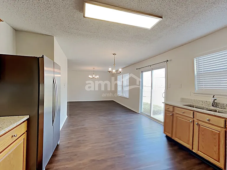 10890 Clear Spring Dr — Photo 4