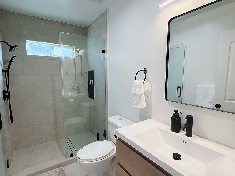 1209 Norgate St — Photo 12