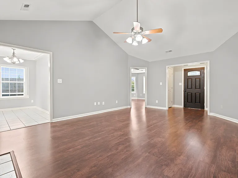 2524 Clovis Rd SW — Photo 3