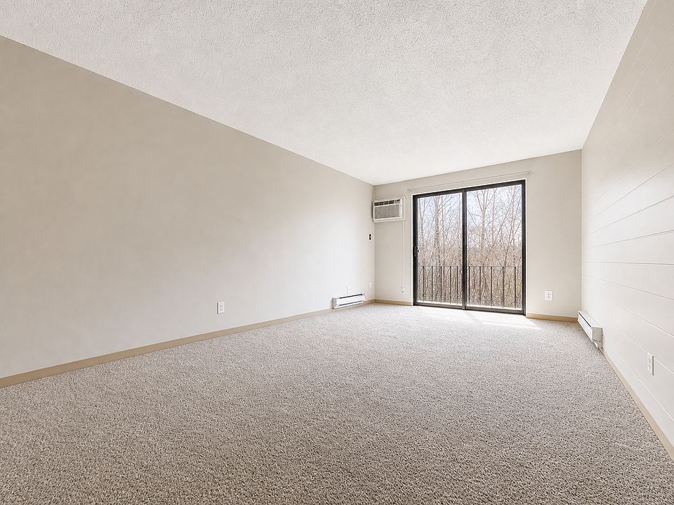 Carpeted 1 BR