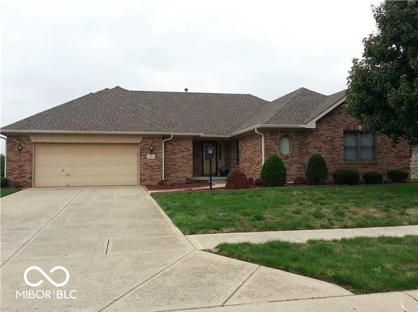 412 Hall Dr, Greenwood, IN 46142