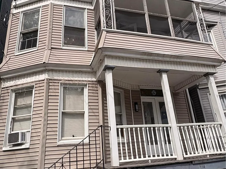 87 S 14th St #202