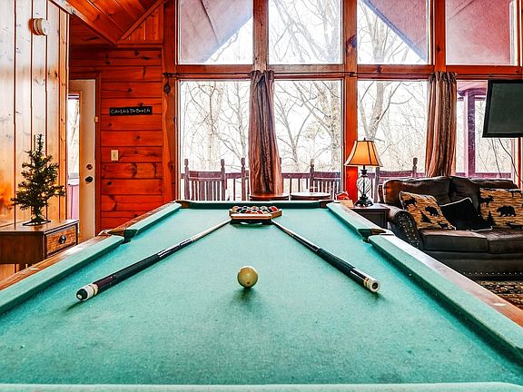 4th image of 1629 Pinewood Way