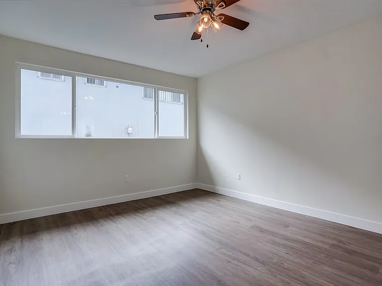 4045 Stevely Ave — Photo 14