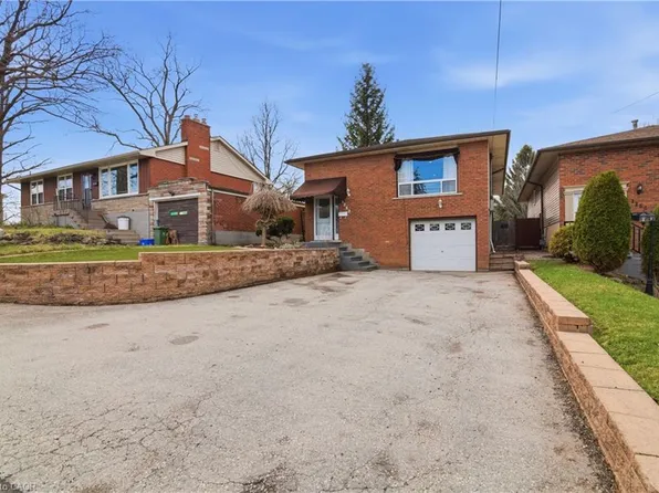 1262 Upper Gage Ave, Hamilton, ON L8W 1E4