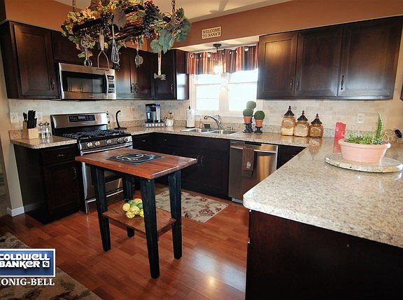 5th image of 885 Pheasant Ln