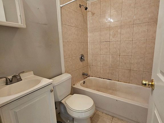 2nd image of 210 Rosette St #1