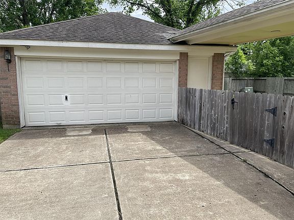 3rd image of 14011 Sandy Springs Ln