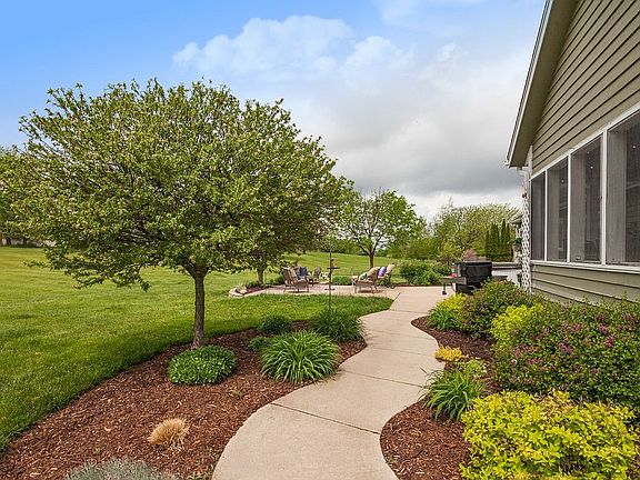 5th image of N42W33249 Glen Parc Cir