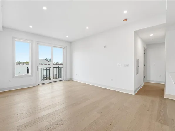 921 Madison Street image 7 of 22