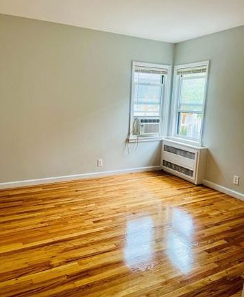 5th image of 15-42 Utopia Pkwy
