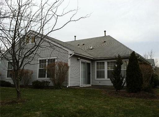 2nd image of 10 Edinburg Ln #B