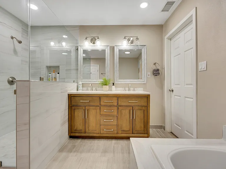 9302 Tina Way — Photo 7