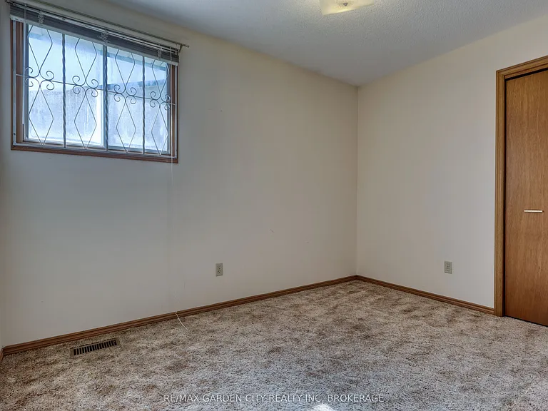 7740 Chorozy St — Photo 13