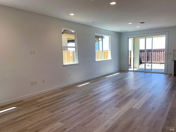 4th image of 2594 Hopscotch Street