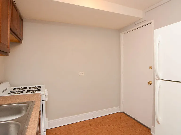 5736 N Winthrop Ave #410 — Photo 3