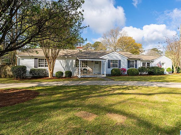 3rd image of 612 Strathmore Rd