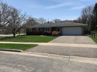 4913 Twin Oaks Dr, Madison, WI 53714