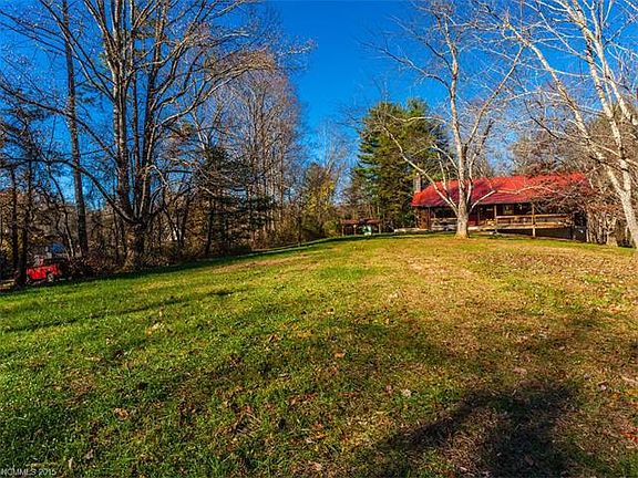 5th image of 51 Meadow Woods Dr