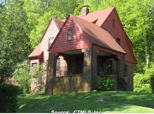 4 Alling Ave, Woodbridge, CT 06525