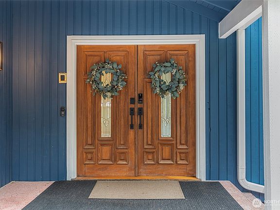 3rd image of 1215 293rd Avenue NE