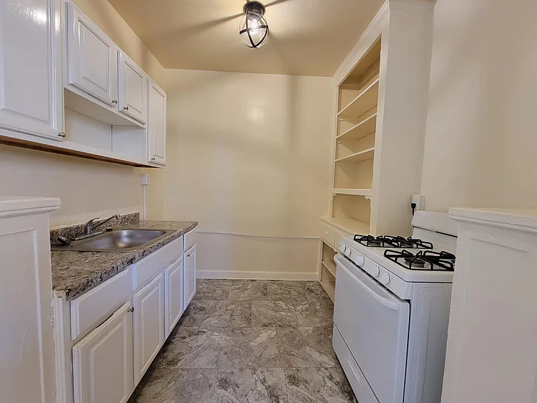 129 Scofield St #8E — Photo 1