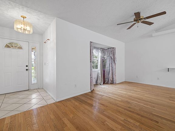 5th image of 5910 NW Bayou Court