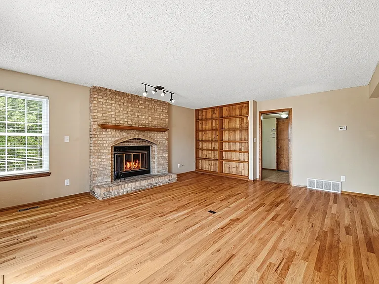 110 Mobray Ct — Photo 17