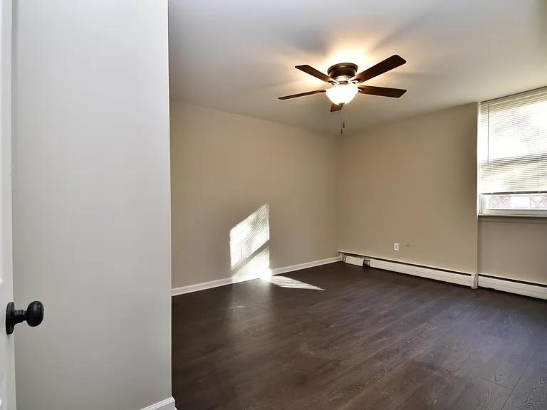 1637 W Nine Mile Rd #13 — Photo 10