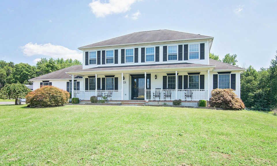 1st image of 303 Fieldcrest Dr