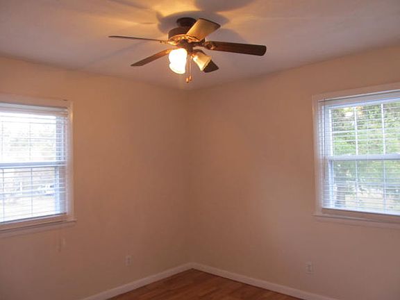 4th image of 210 Royal Oak Dr