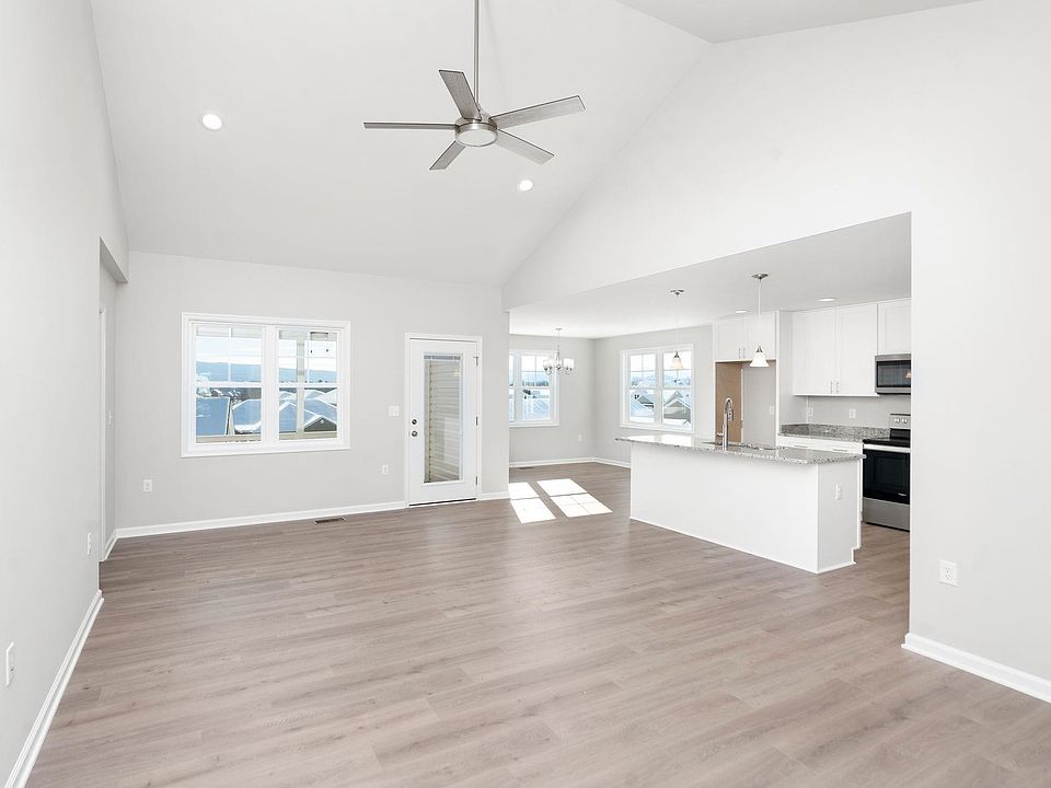 1st image of 305 Ridge Crest Ter