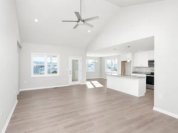 305 Ridge Crest Ter, Waynesboro, VA 22980