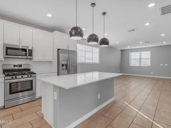 1112 E NEWLAND Drive, Chandler, AZ 85286