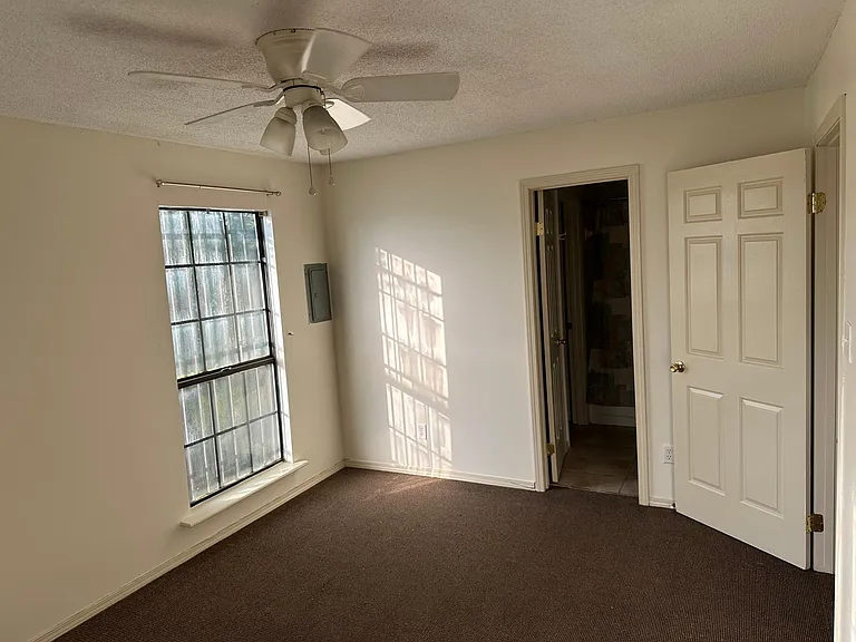 601 Cleveland St #8 — Photo 2