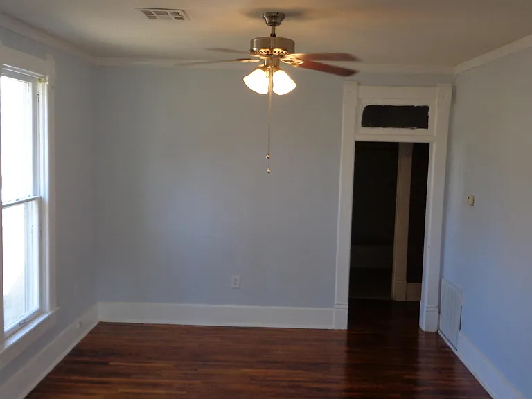 320 E Hickory St — Photo 9