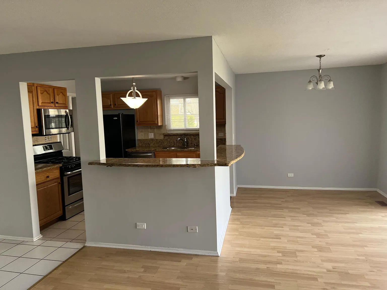 321 Maplewood Ct — Photo 3