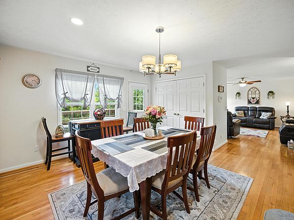 3rd image of 1166 Devane Ln