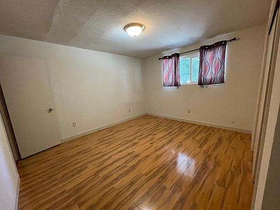 5th image of 987 E William St APT C