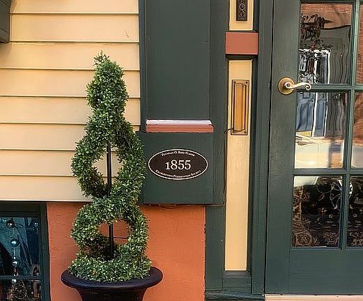 3rd image of 22 Essex St