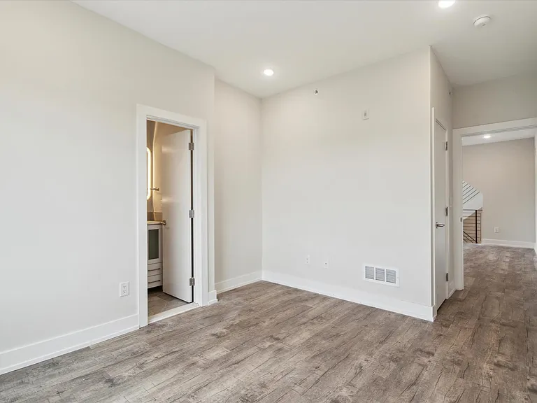 1829 E Sergeant St #8 — Photo 18